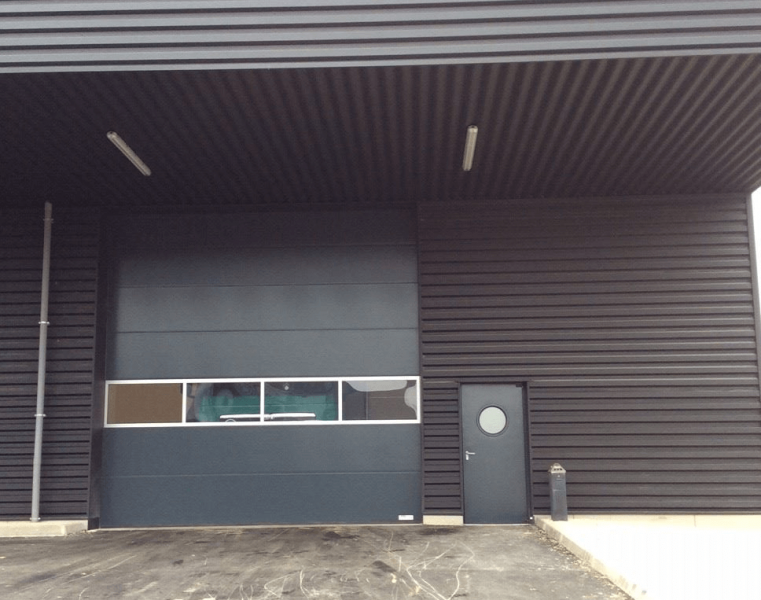 2-Porte-sectionnelle-vitree-portillon